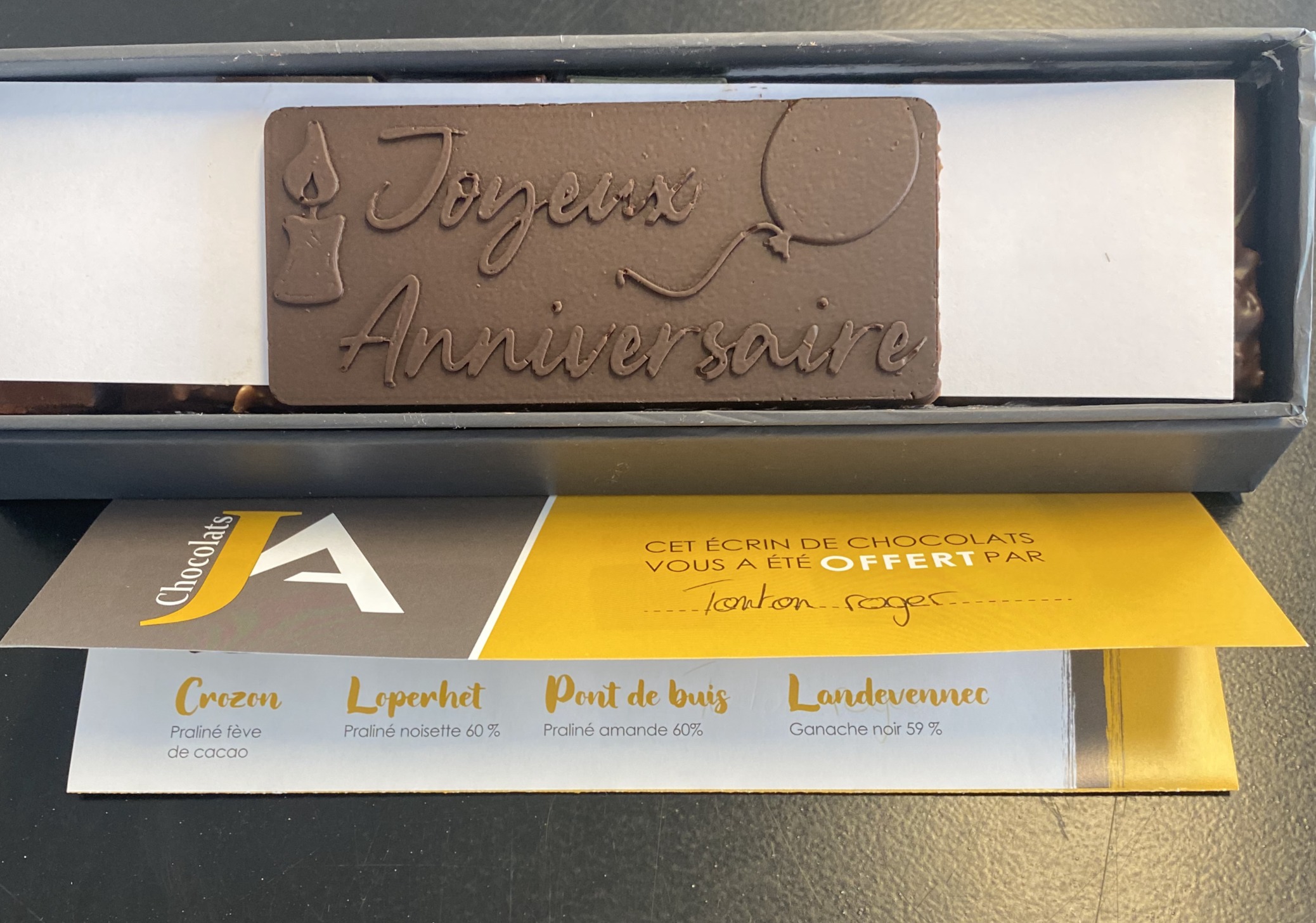 Écrin de chocolats – Personnalisation “Joyeux Anniversaire”